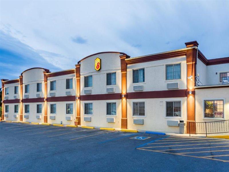 Super 8 By Wyndham Douglas Εξωτερικό φωτογραφία